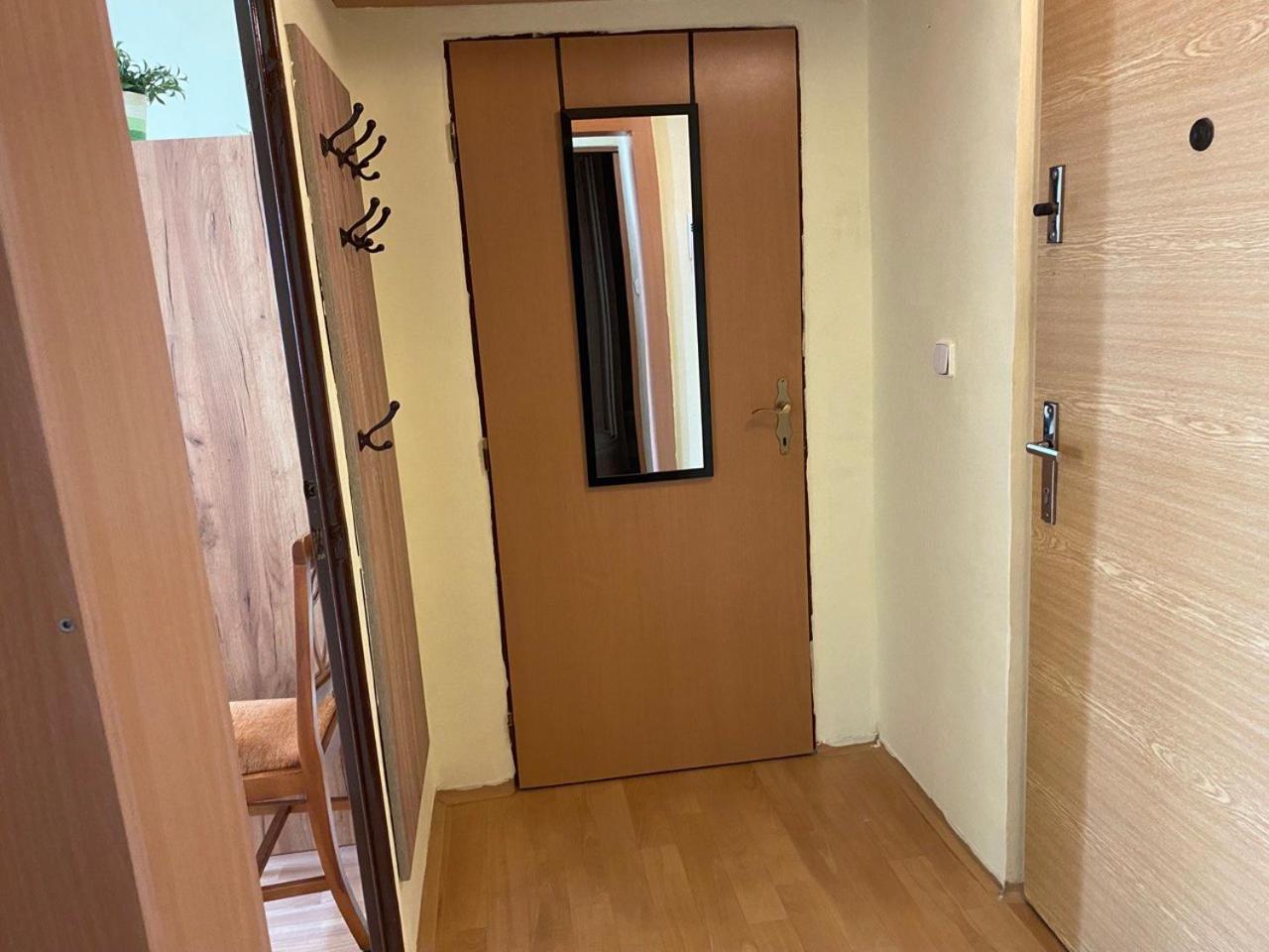 Apartmany 2Kk U Fakultni Nemocnice Volne Parkovani Hradec Králové Exterior foto